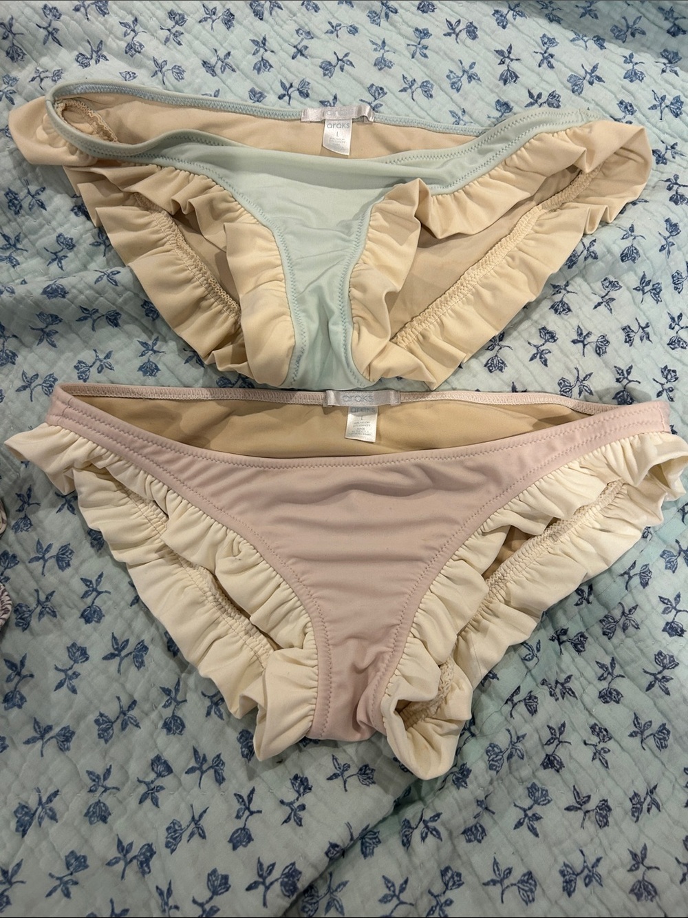 Araks bikini bottoms size large